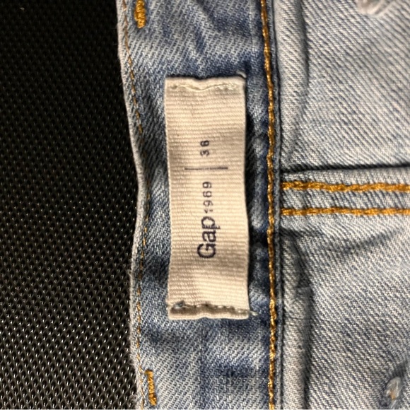 Gap Denim Shorts​ - Picture 2 of 3